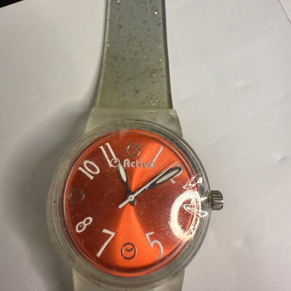 Active USA Smartwatch Orange and Silver Modern Design